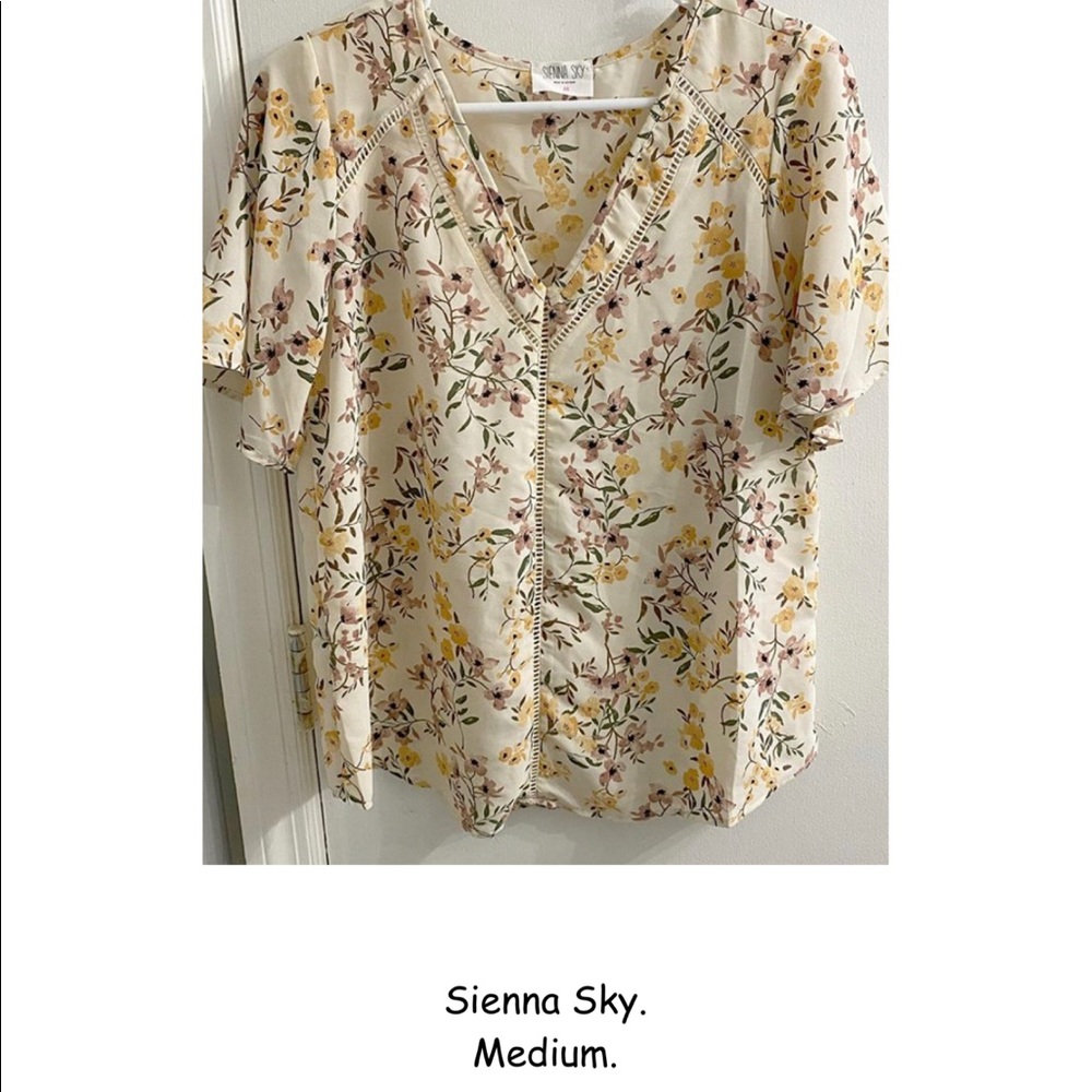 ✨ADORABLE✨ blouse